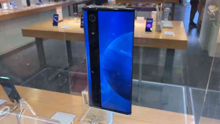 Самый необычный смартфон Xiaomi Mi Mix Alpha появился в российской рознице