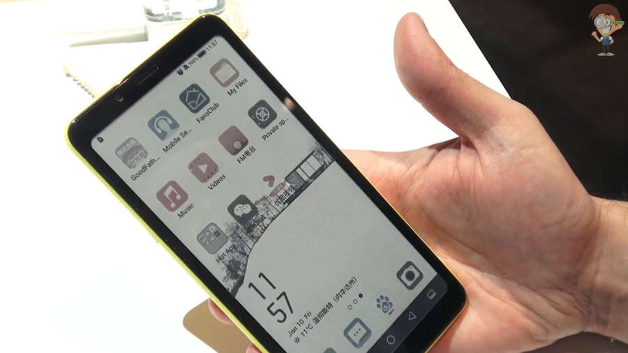 Показан первый в мире смартфон с цветным дисплеем E-Ink