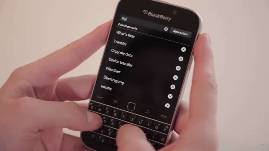 Коммуникаторы BlackBerry отличались одновременным наличием тачскрина и аппаратной клавиатуры